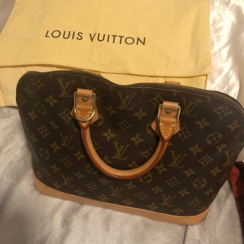 Louis Vuitton Alma pm Authentic